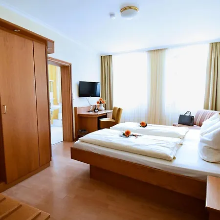 Akzent Gruener Baum *