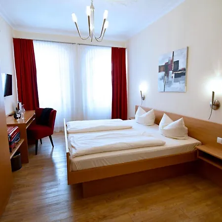 Akzent Gruener Baum * دتلباخ